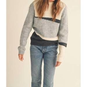 NEW &MERCI mindi mock neck sweater in grey combo